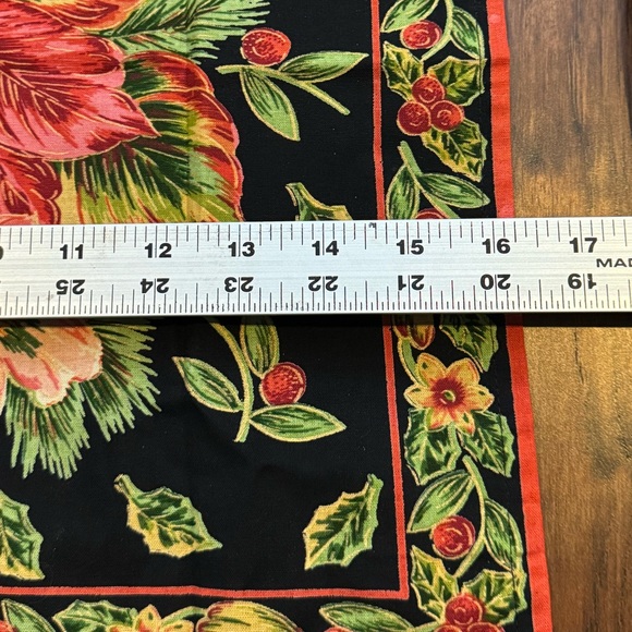 Set Of 6 April Cornell Black Christmas Napkins 16” Poinsettia Holly Berry - Picture 5 of 6